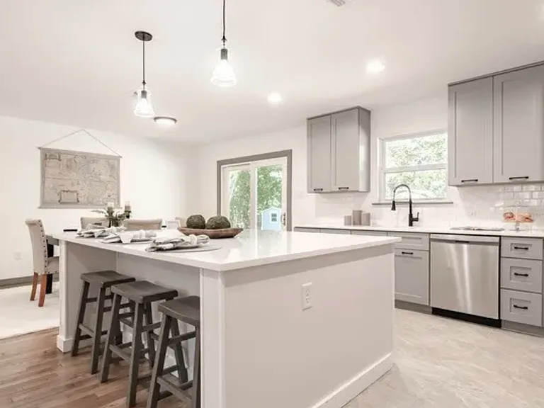 529 Laurel Ln — Photo 4