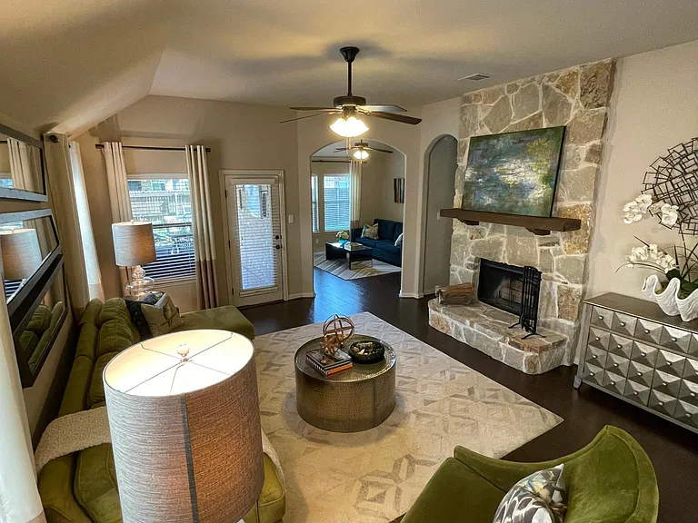 2625 Frances Ln — Photo 2