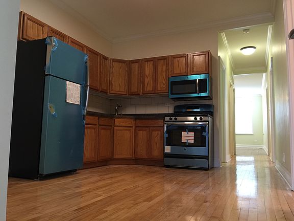 2nd image of 2623 N Hamlin Ave #1