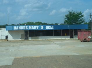 104 Veterans Memorial Dr, Kosciusko, MS 39090