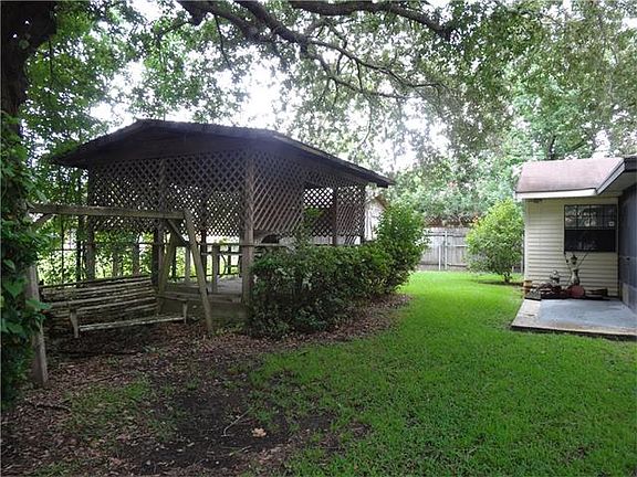 4th image of 301 Greenwood Dr