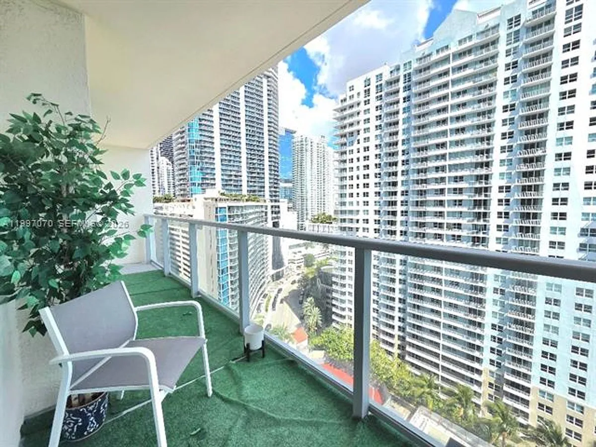 Building Photo - 1155 Brickell Bay Dr #2006