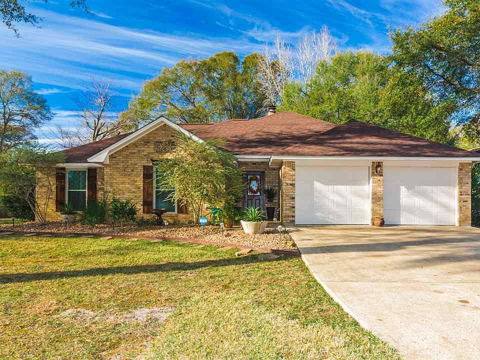 1st image of 306 Lake Dr