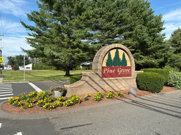 30 Pine Grove Dr Unit 30, South Hadley, MA 01075