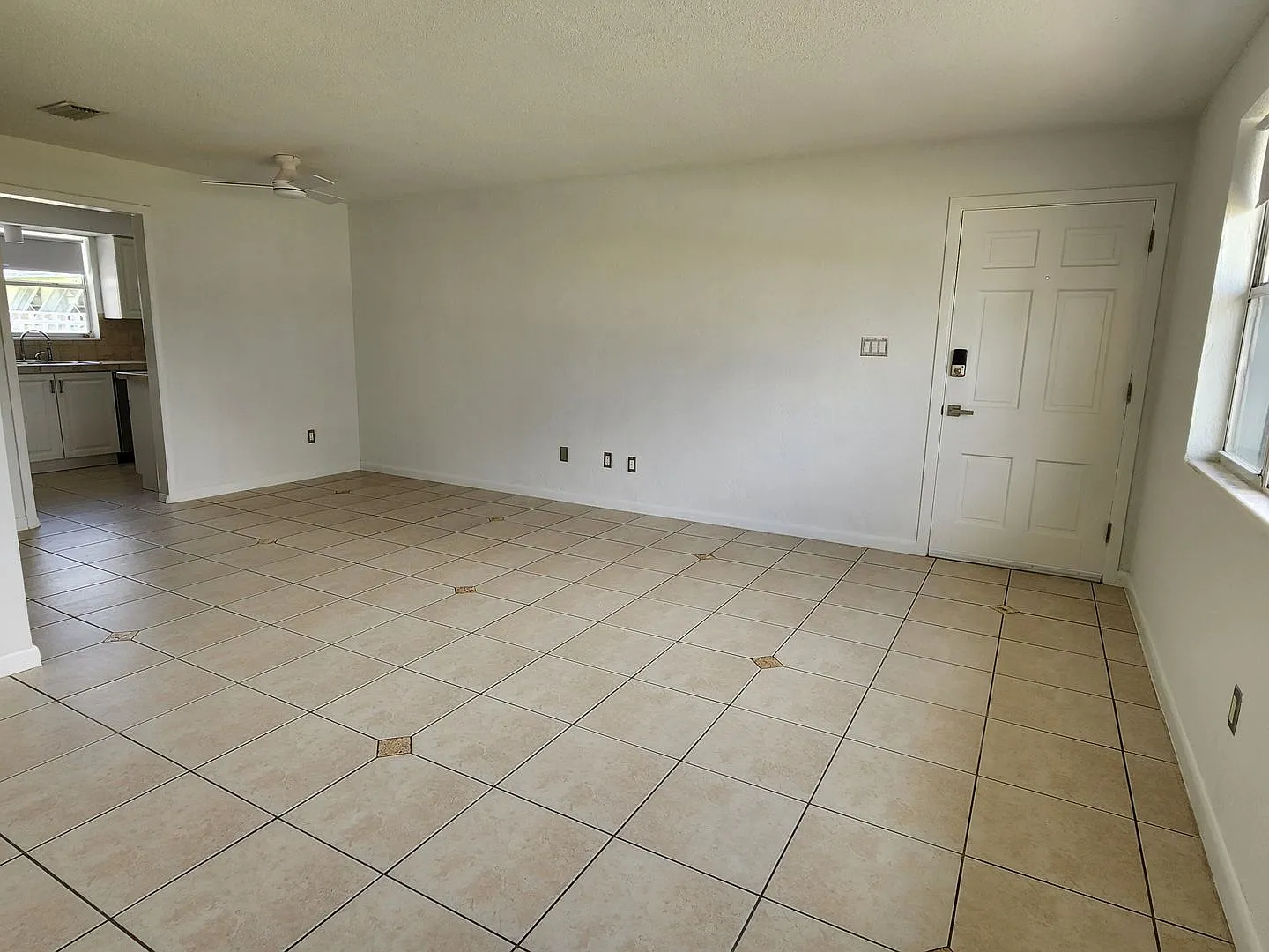 Fully updated 2-bedroom, 1-bath home in Daytona Beach — Photo 4