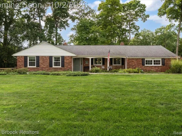 3988 Far Hill Dr, Bloomfield Hills, MI 48304