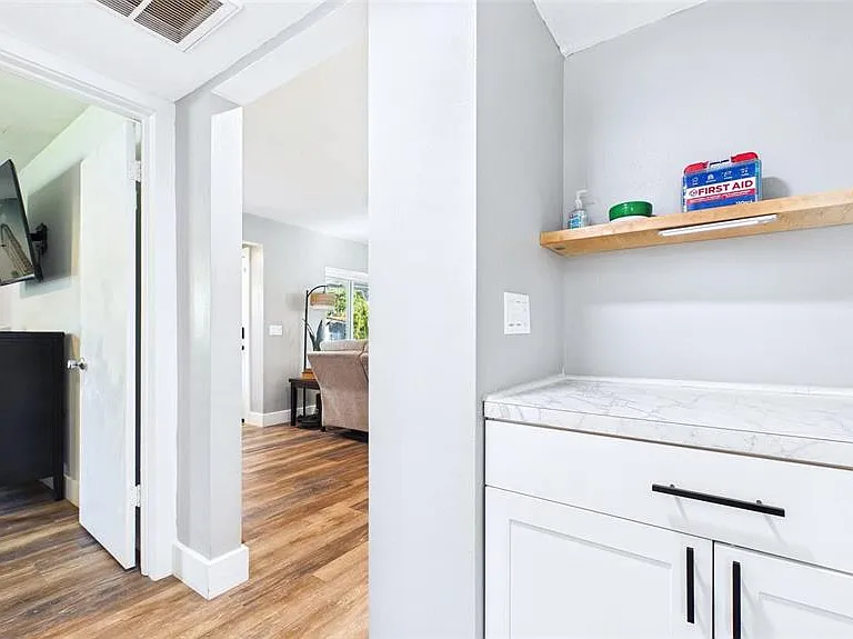 101 N Mercury Ave — Photo 31