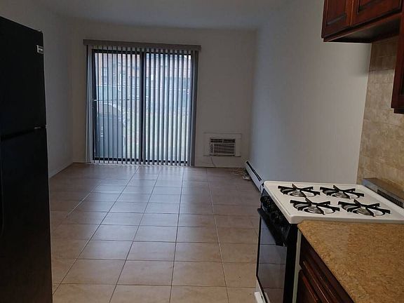 3rd image of 15606 79th St