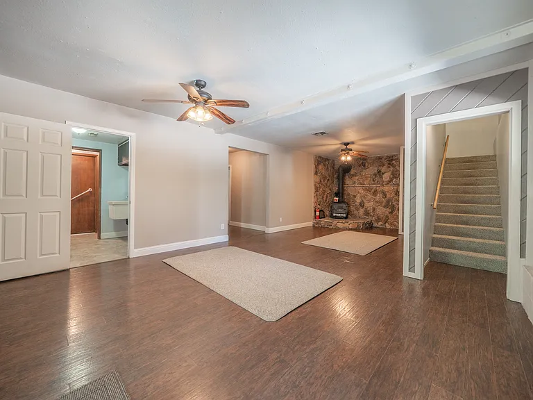 17659 Melwood Ln — Photo 31