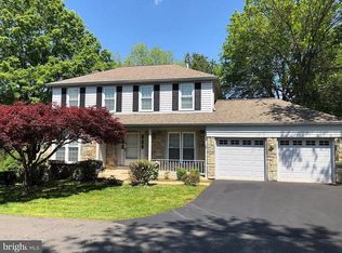 9359 Robnel Pl, Vienna, VA 22182