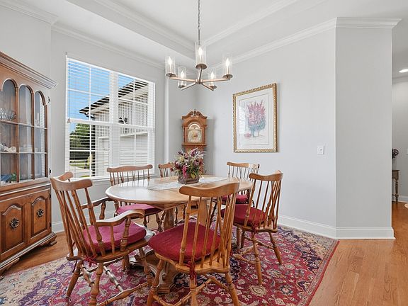3rd image of 2824 Firethorne Ln