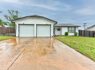 1909 SE 12th St, Moore, OK 73160