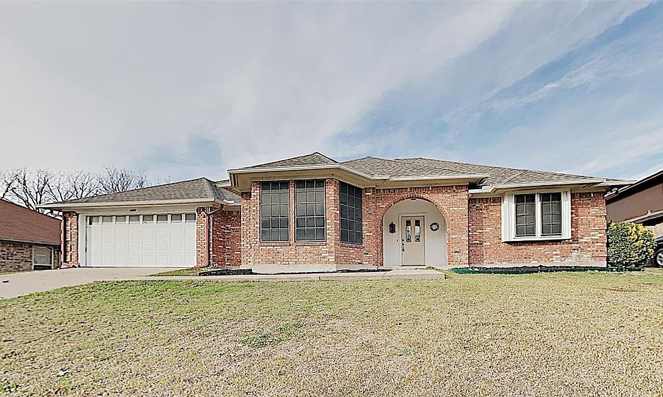 444 Meadowhill Dr, Benbrook, TX 76126 Zillow