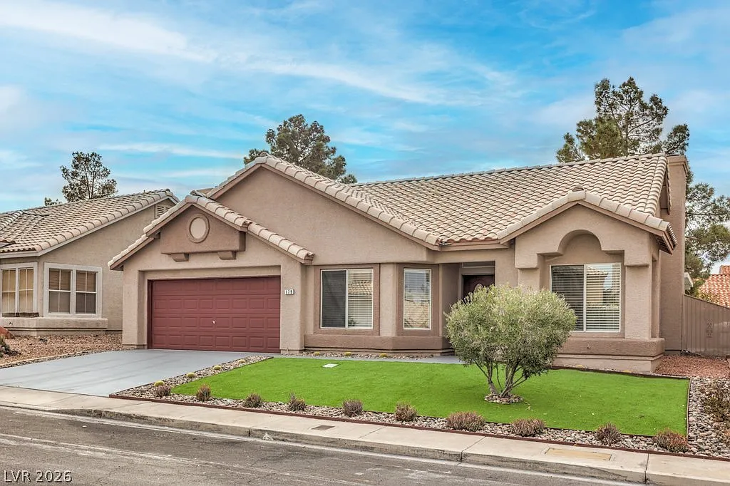 3 bed, 2.0 bath, 1263 sqft, $3,995 — Photo 2