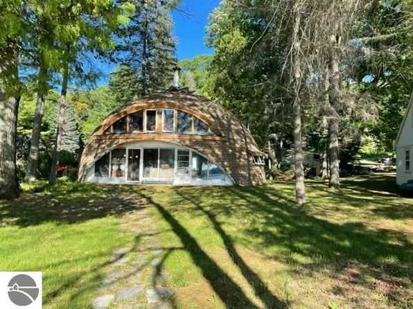 5936 Lake Ann Rd, Lake Ann, MI 49650