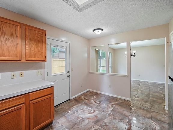 4th image of 9919 Arrowgrass Dr
