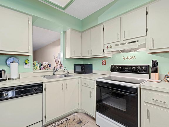 3rd image of 7300 Lake Cir Drive #105