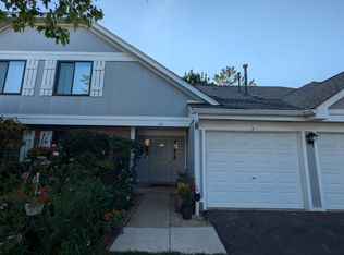 560 Cumberland Trl APT D, Roselle, IL 60172