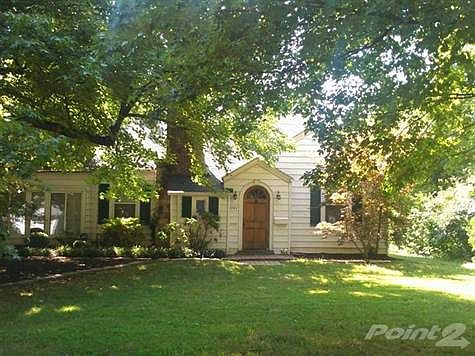 BEAUTIFUL BUNGALOW HAS SUN ROOM, DECK, 1 DET GARAGE, COMLETLY REDONE A FEW YEARS AGO COME SEE