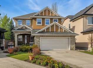 319 E Valley Crest Ct NW, Calgary, AB T3B5Y4