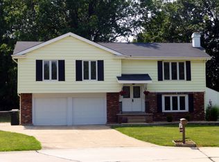 28 Lemon Tree Dr, Saint Peters, MO 63376