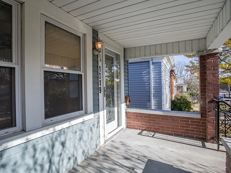 1319 Hull St — Photo 3