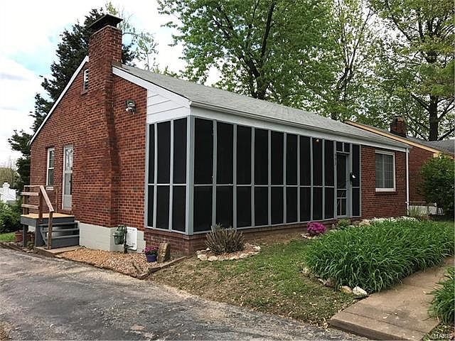 1st image of 953 Fontaine Pl
