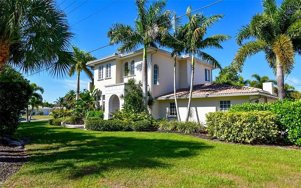 4 bed, 3.0 bath, 3211 sqft, $18,000 — Photo 2