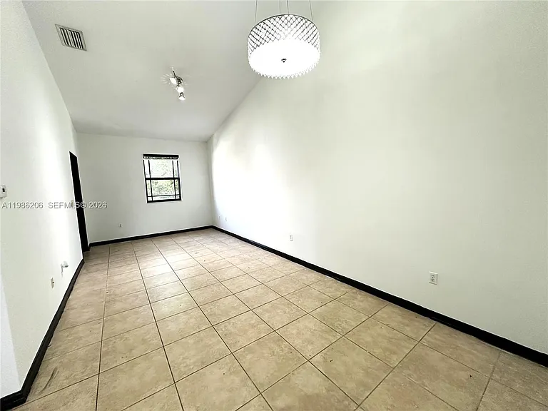 3550 NE 5th St #202 — Photo 10