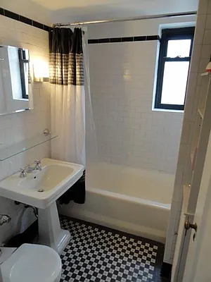 Rented by Bank Neary | media 7