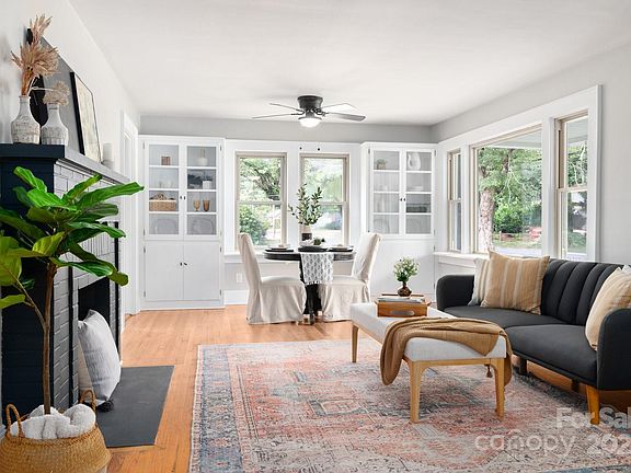 4th image of 697 Brown Ave #1