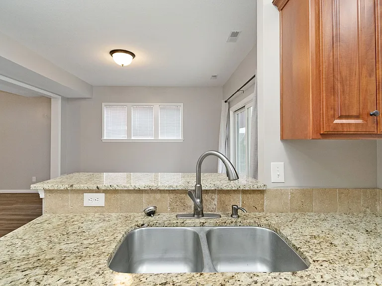 2621 Valentine Ln — Photo 10