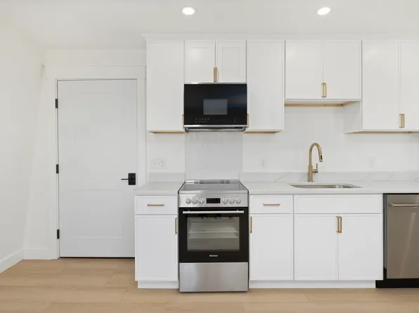 23 Melrose St APT 3, East Greenwich, RI 02818