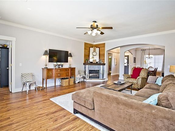 4th image of 11059 Rosebay Ln