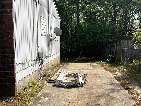 2nd image of 221 NW Columbia Avenue