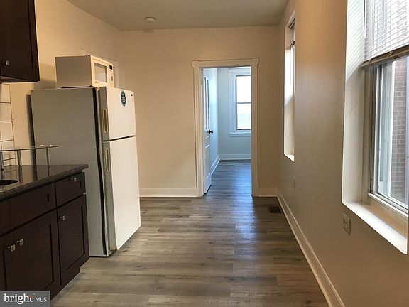 3rd image of 919 S 9th St #3RDFL