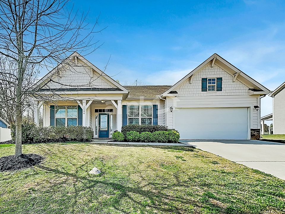1st image of 1304 Oakhurst Dr