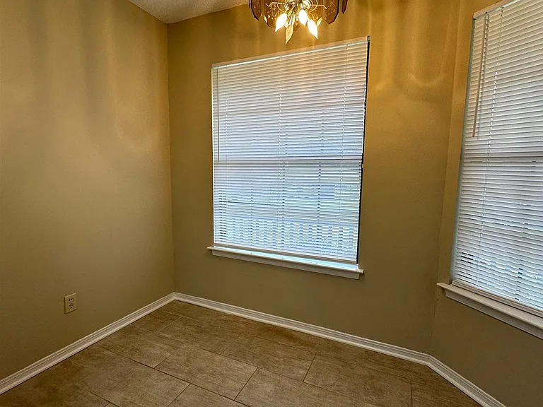 2374 Windstone Dr — Photo 6