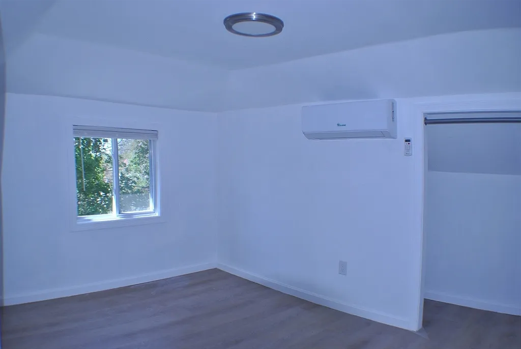2 bed, 1.0 bath, 860 sqft, $2,500 — Photo 4