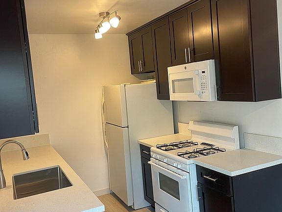 4th image of 1125 S Rexford Dr #6