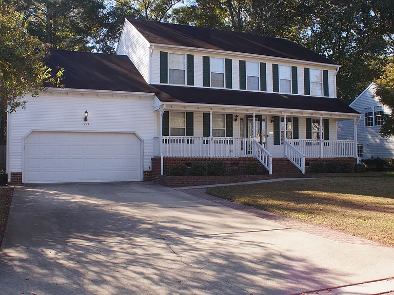 1221 Clearwater Ln — Photo 2