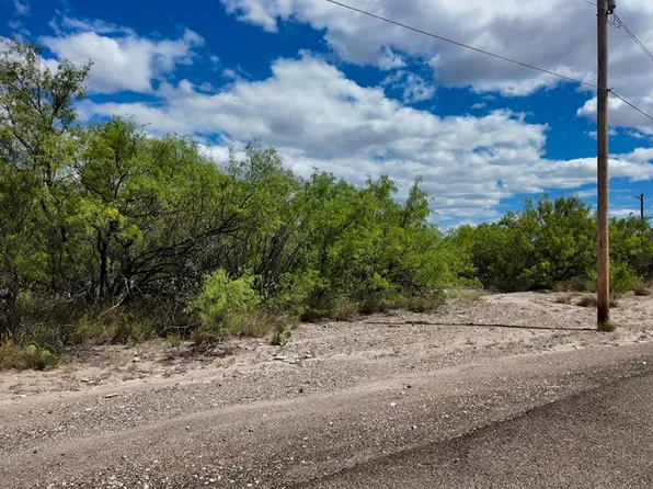 32 Borjon Dr, Eagle Pass, TX 78852