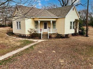 659 E Pine St, Bourbon, MO 65441