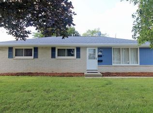 N86W14853 Rozanne Dr, Menomonee Falls, WI 53051