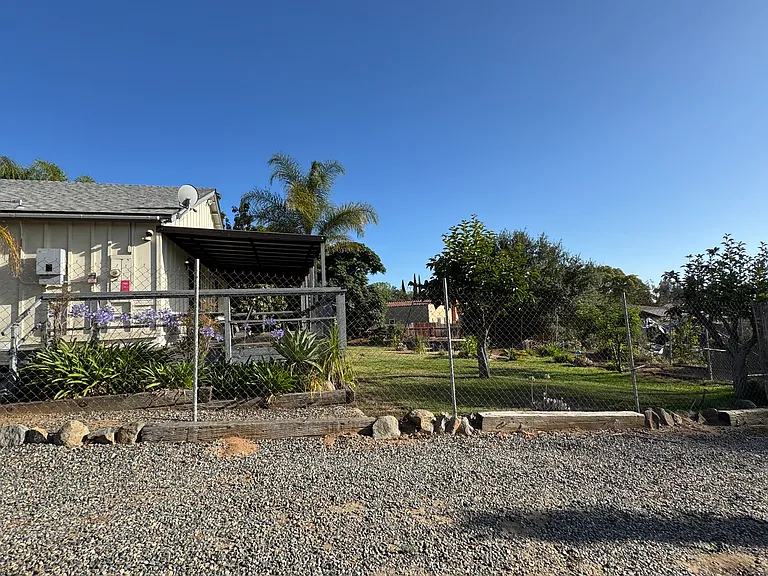 1561 E Mission Rd E — Photo 3