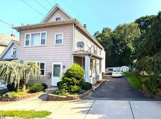 97 Kossuth St, Wallington, NJ 07057