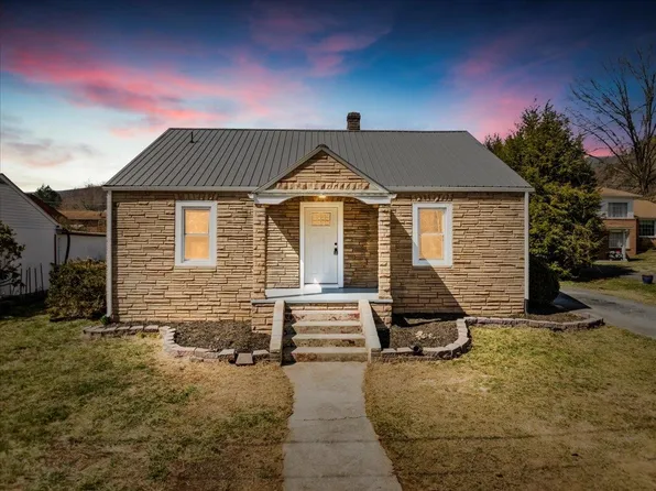 104 Park Dr, Narrows, VA 24124