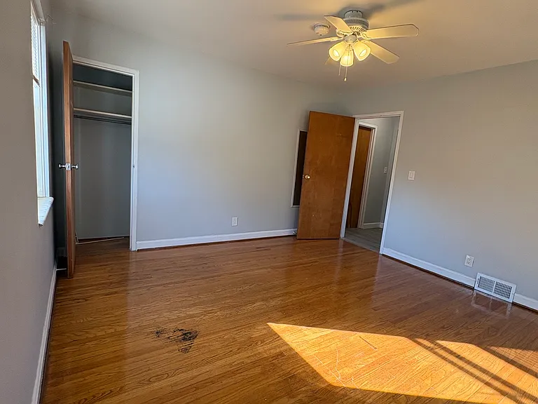 100 Iola Rd #4 — Photo 15
