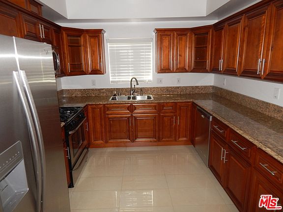 5th image of 2020 Hillcrest Dr