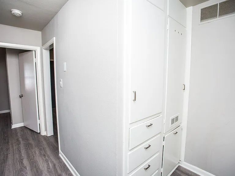 4629 Elgin Ave — Photo 17